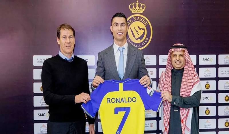 Ronaldo ký hợp đồng với đội bóng nào sau M.U?